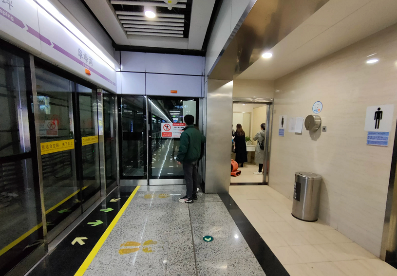 地鐵衛(wèi)生間 地鐵衛(wèi)生間